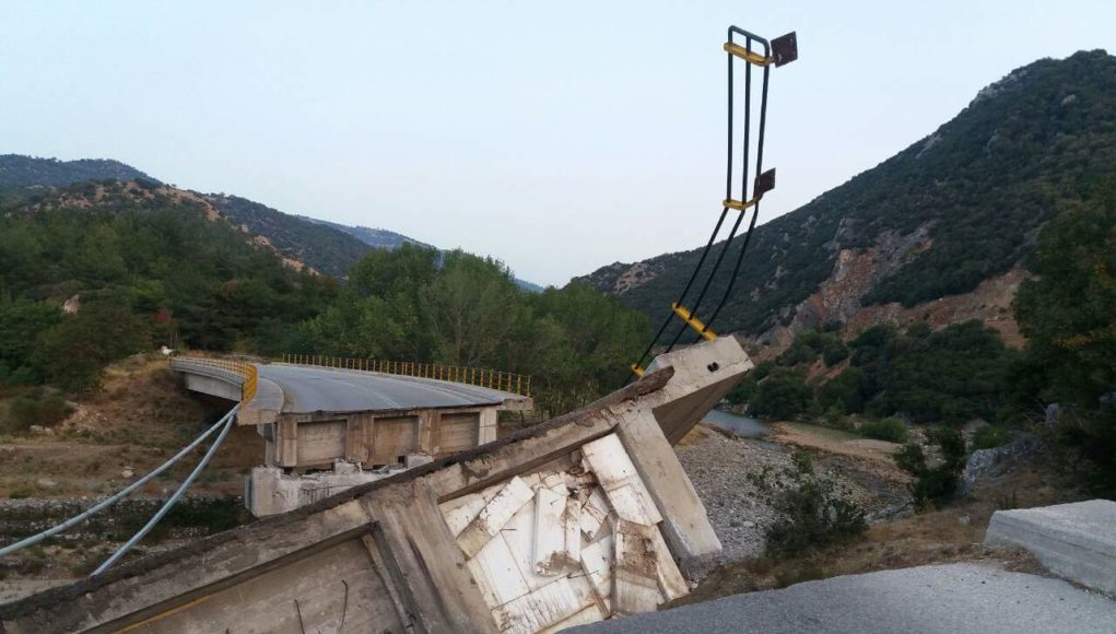 Κατάρρευση γέφυρας στον Πολύανθο Ροδόπης Κατάρρευση γέφυρας στον Πολύανθο Ροδόπης