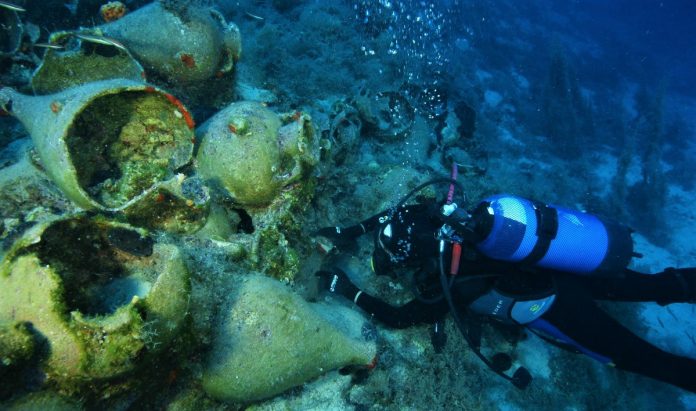 More information about "Η ενάλια αρχαιολογική έρευνα στους Φούρνους έφερε στο φως άλλα οκτώ ναυάγια"