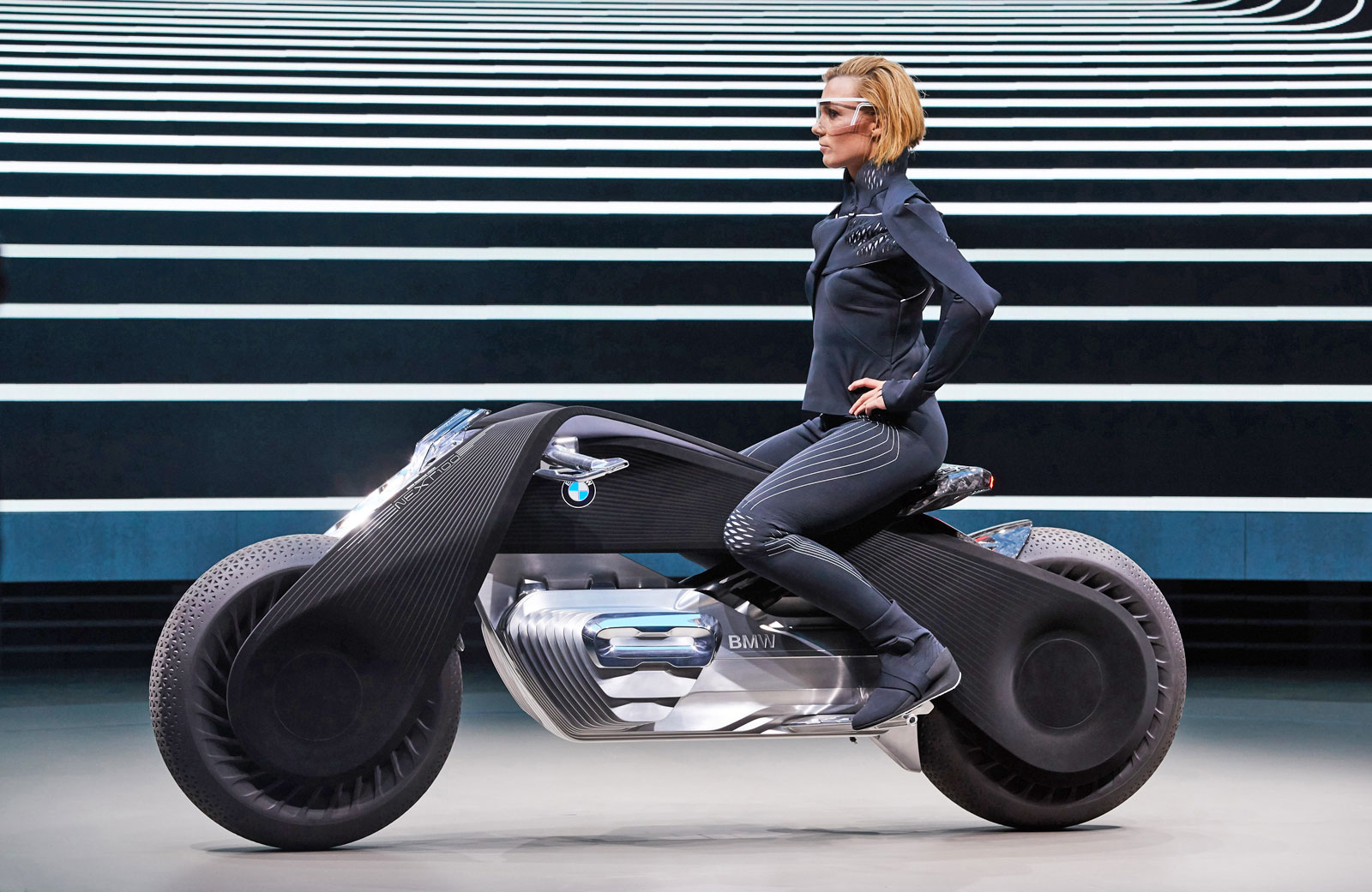 More information about "Η μοτοσυκλέτα του μέλλοντος της BMW δεν χρειάζεται το… κράνος"