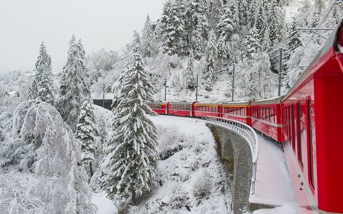 More information about "Το τρένο που περνά από 55 τούνελ και 196 γέφυρες μέσα στις χιονισμένες Άλπεις"