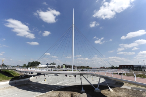 More information about "Εκπληκτική κυκλική γέφυρα για ποδηλάτες στην Ολλανδία"