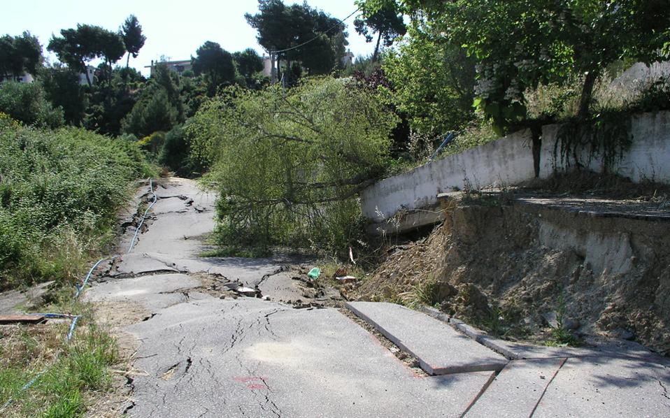 More information about "«Βουλιάζει» μέρα με τη μέρα χωριό της Χαλκιδικής"