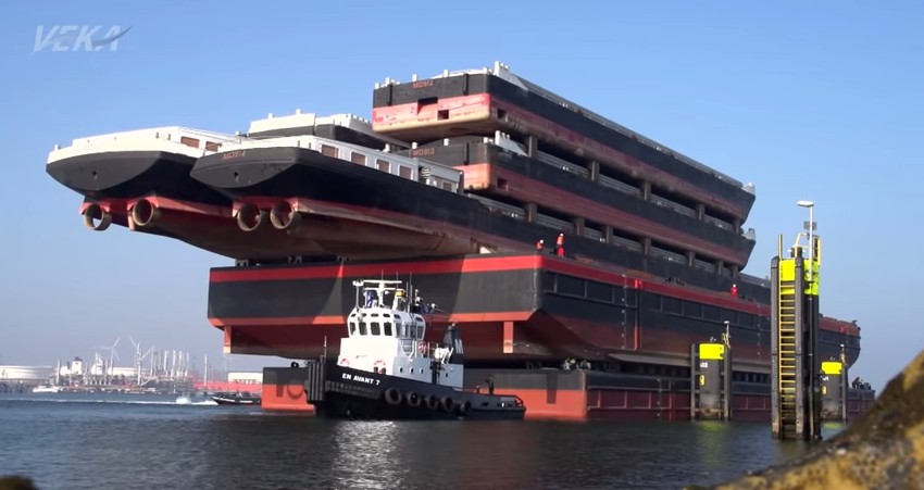 More information about "Το Blue Marlin μεταφέρει πάνω του 13 πλοία στο λιμάνι του Ρότερνταμ"