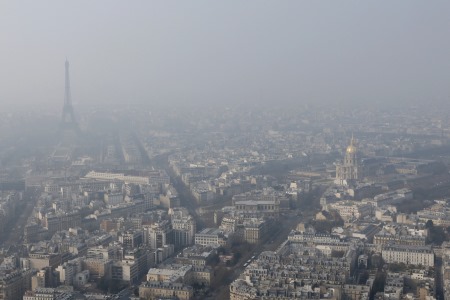 More information about "Παρίσι: η ρύπανση κρύβει τον Πύργο του Άιφελ – Απαγορεύσεις και κίνητρα"