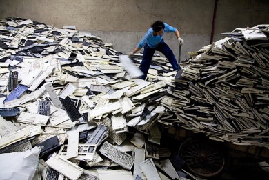 More information about "Ηλεκτρονικά απόβλητα: 14,8 κιλά/κάτοικο ετησίως στην Ελλάδα – Πού ανακυκλώνουμε"