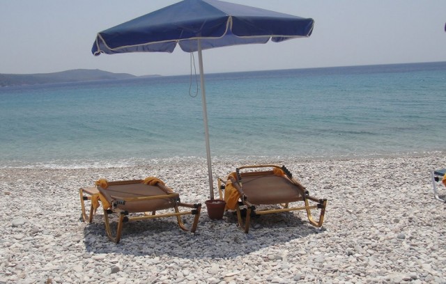 More information about "Ξανά ομπρέλες στις παραλίες, παρά την απόφαση του ΣτΕ"