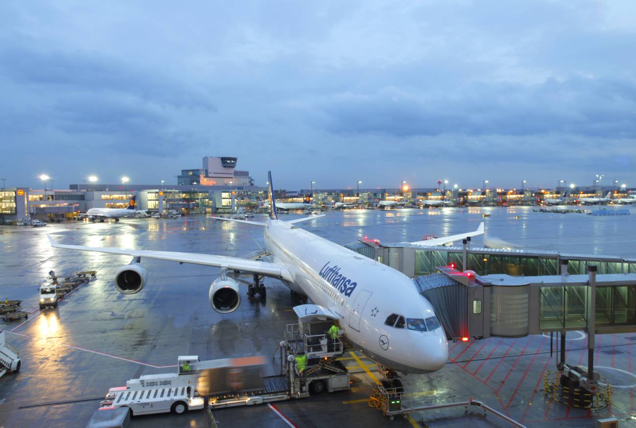 More information about "Υπεγράφη η παραχώρηση των 14 περιφερειακών αεροδρομίων στη Fraport"
