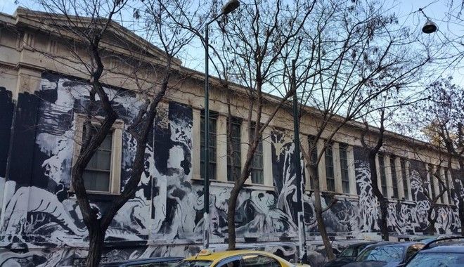 More information about "Τεράστιο γκράφιτι κάλυψε το ιστορικό κτίριο του Πολυτεχνείου"