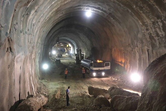 More information about "Ολοκληρώθηκε η υπόγεια σιδηροδρομική σήραγγα στο Δερβένι"