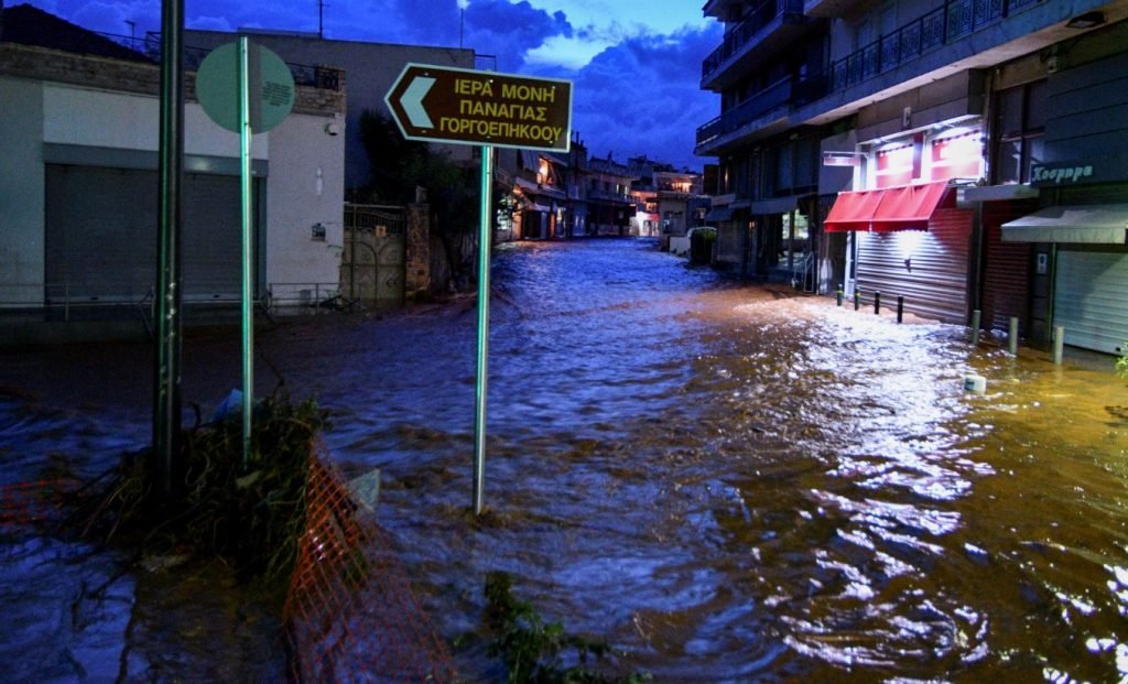 More information about "Πλημμύρισαν ξανά οι δρόμοι σε Νέα Πέραμο, Μάνδρα και Μέγαρα"