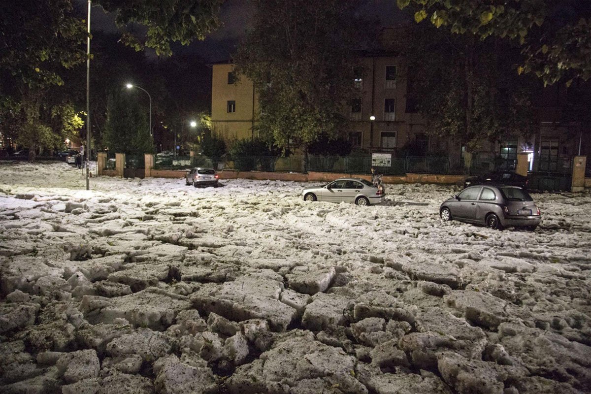 More information about "Εικόνες από την χαλαζόπτωση άνευ προηγουμένου στην Ρώμη"