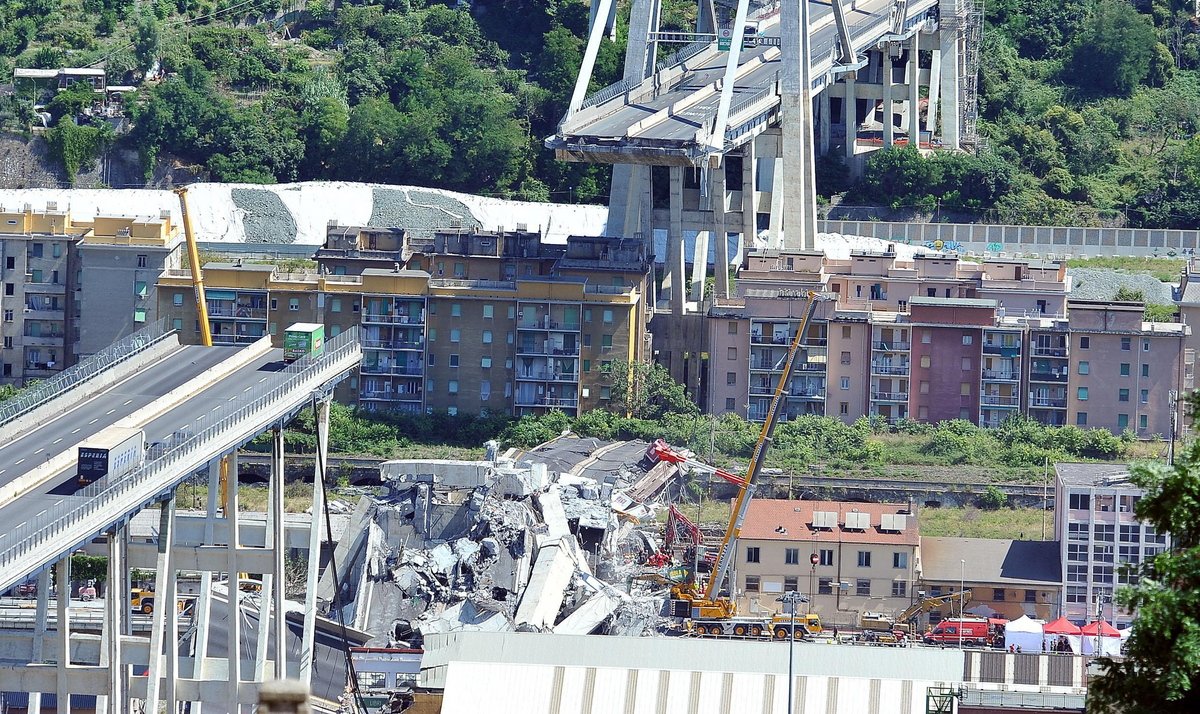 More information about "Ξεκινά η κατεδάφιση της γέφυρας Mοράντι στην Γένοβα"