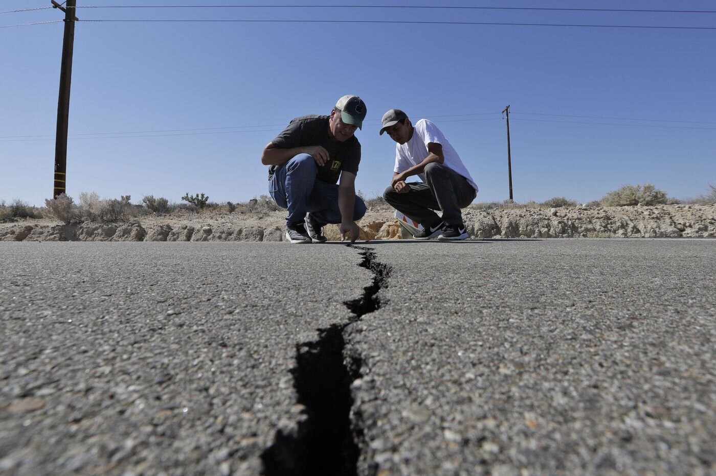 More information about "Πάνω από 2.000 δηλώσεις ζημιών από τον σεισμό στην Αττική"