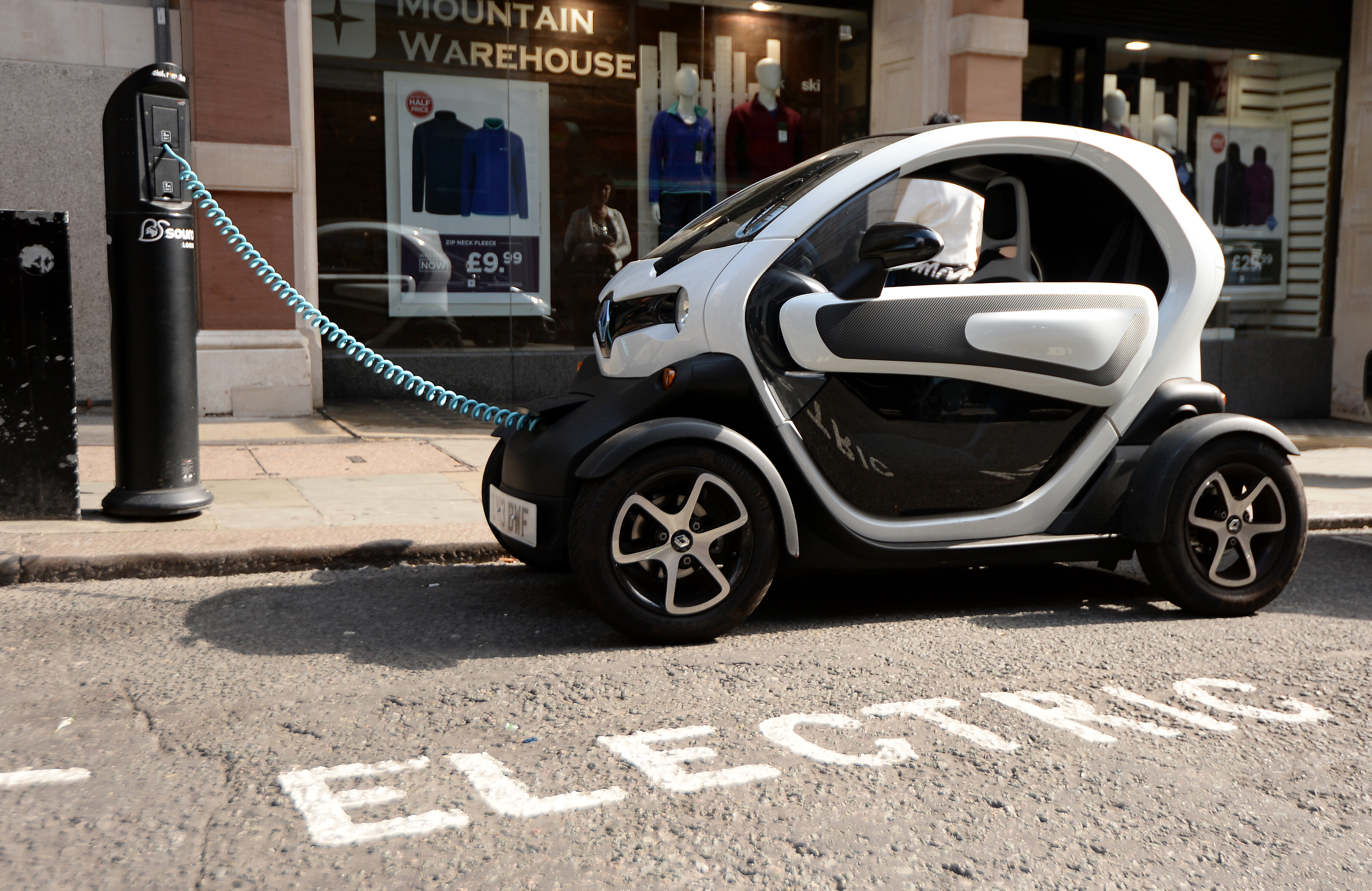 More information about "Γενική απαγόρευση πωλήσεων συμβατικών οχημάτων στο Ηνωμένο Βασίλειο το 2035- Θα Κυκλοφορούν μόνο ηλεκτρικά"