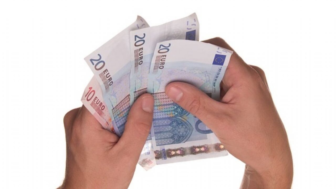 More information about "Επίδομα 800 ευρώ: Πώς θα το λάβουν «μπλοκάκια» και μισθωτοί με δύο εργοδότες"