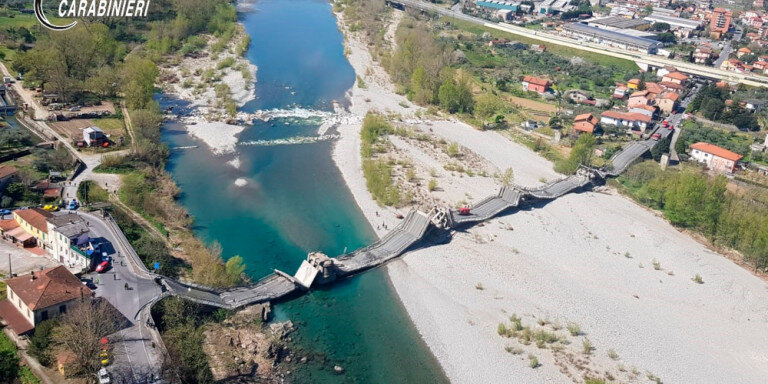 More information about "Κατέρρευσε γέφυρα στo Albiano Magra της Ιταλίας"