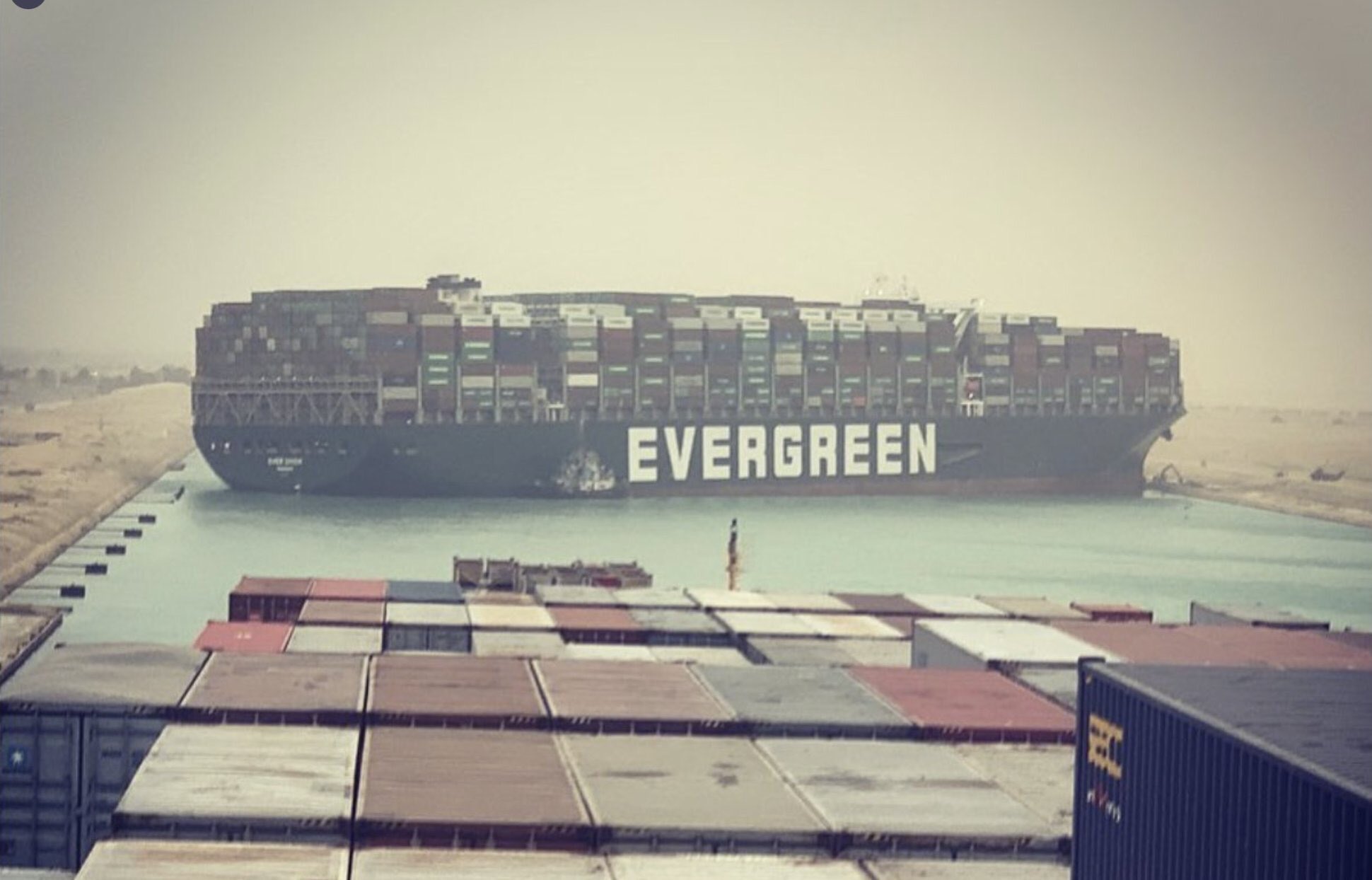 More information about "Πλοίο μεταφοράς εμπορευματοκιβωτίων μπλόκαρε τη Διώρυγα του Σουέζ"