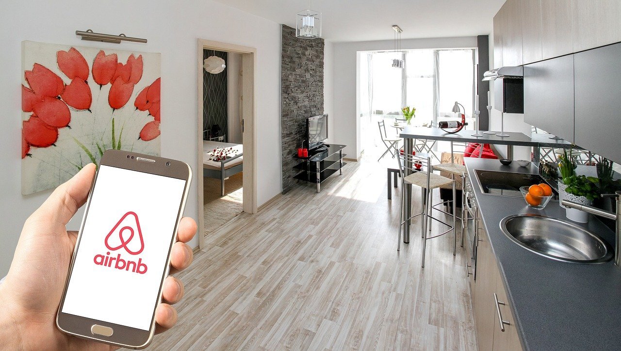 More information about "Το Airbnb χάνει την αίγλη του στην Αθήνα: Στροφή στις μακροχρόνιες μισθώσεις - Οι τιμές στα ενοίκια"