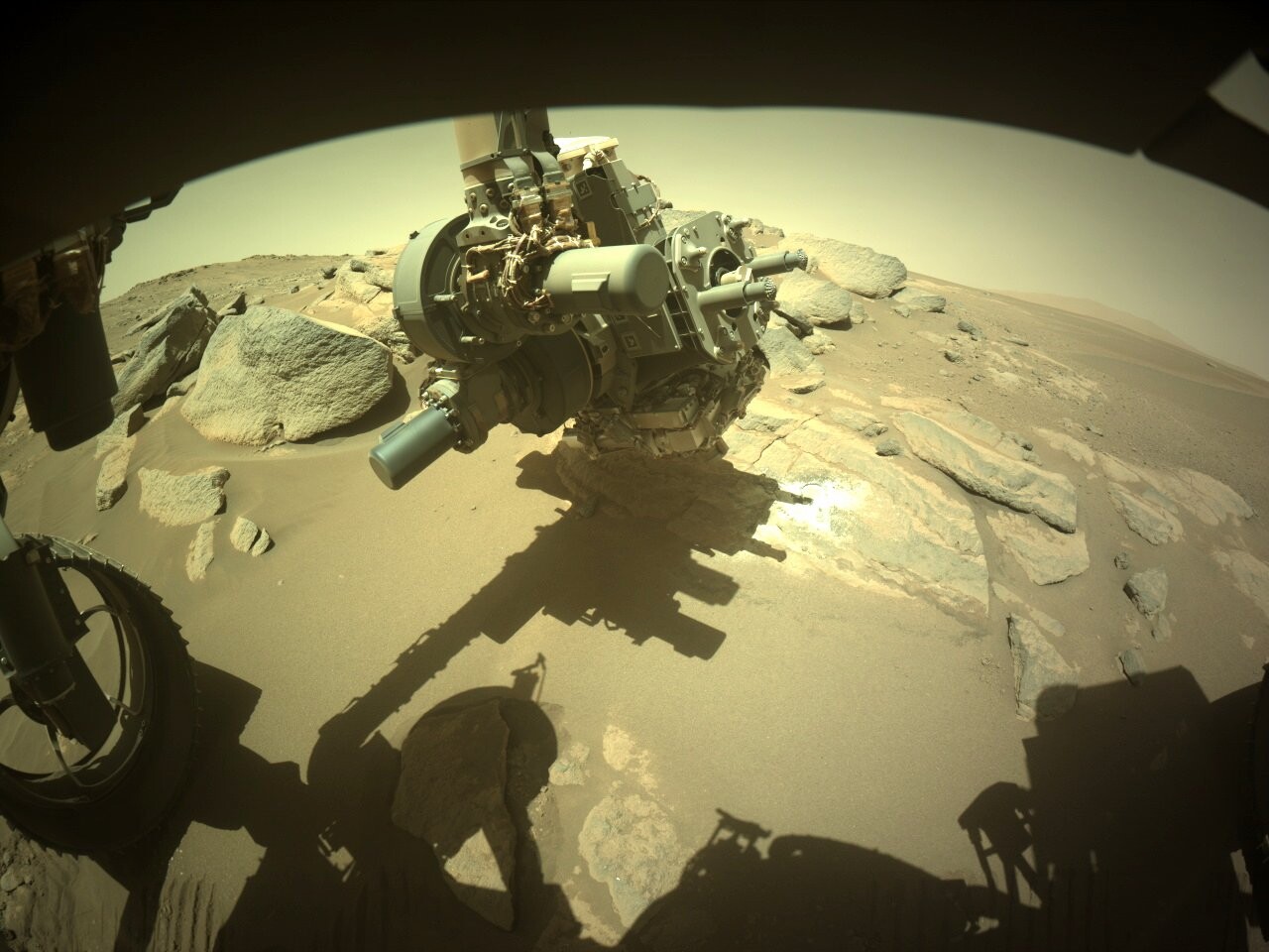 More information about "Το Perseverance της NASA έξυσε βράχο στον Άρη για να «δει κάτι που δεν έχει δει ποτέ κανείς»"