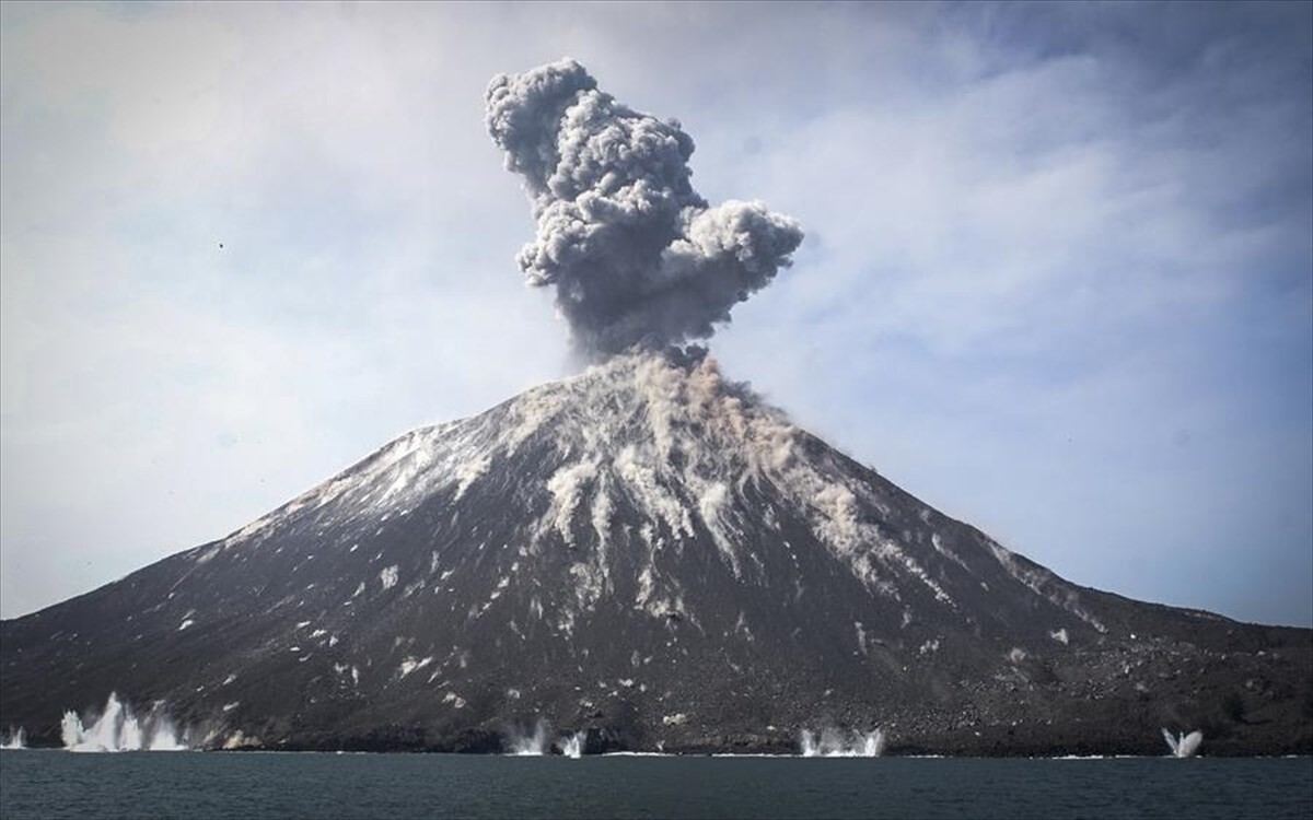 More information about "Βιβλική καταστροφή από την έκρηξη ηφαιστείου στην Ιάβα"