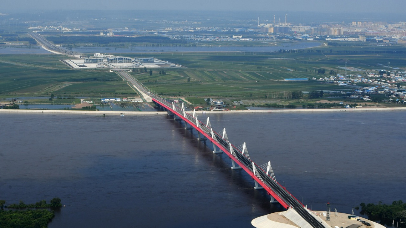 More information about "Γέφυρα Blagoveshchensk: Εγκαινιάστηκε η πρώτη οδική γέφυρα που συνδέει Κίνα και Ρωσσία"