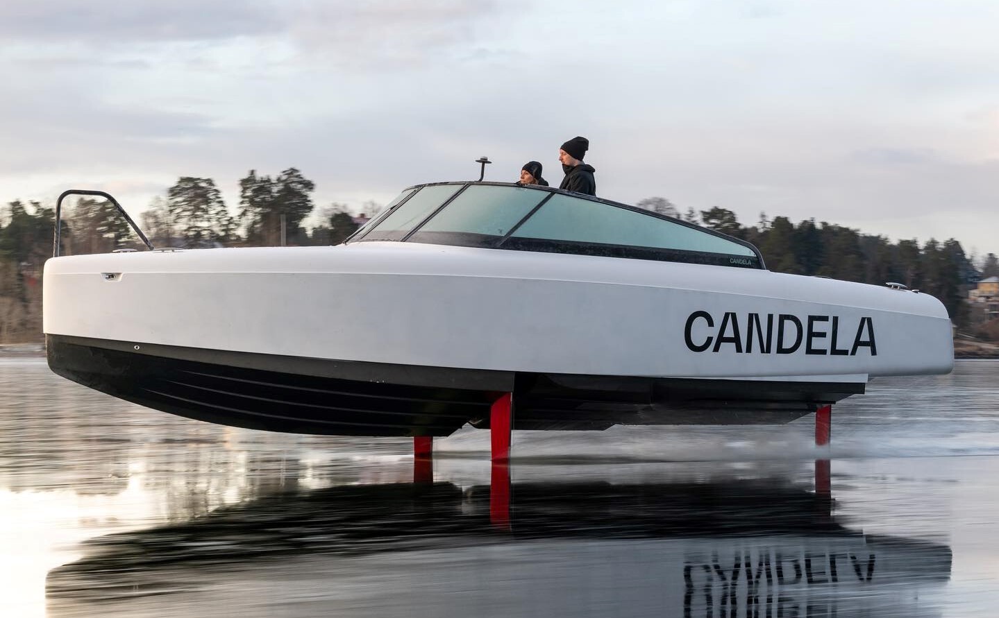 More information about "Candela hydrofoil: Ιπτάμενα δελφίνια με ηλεκτροκίνηση στη Σουηδία"