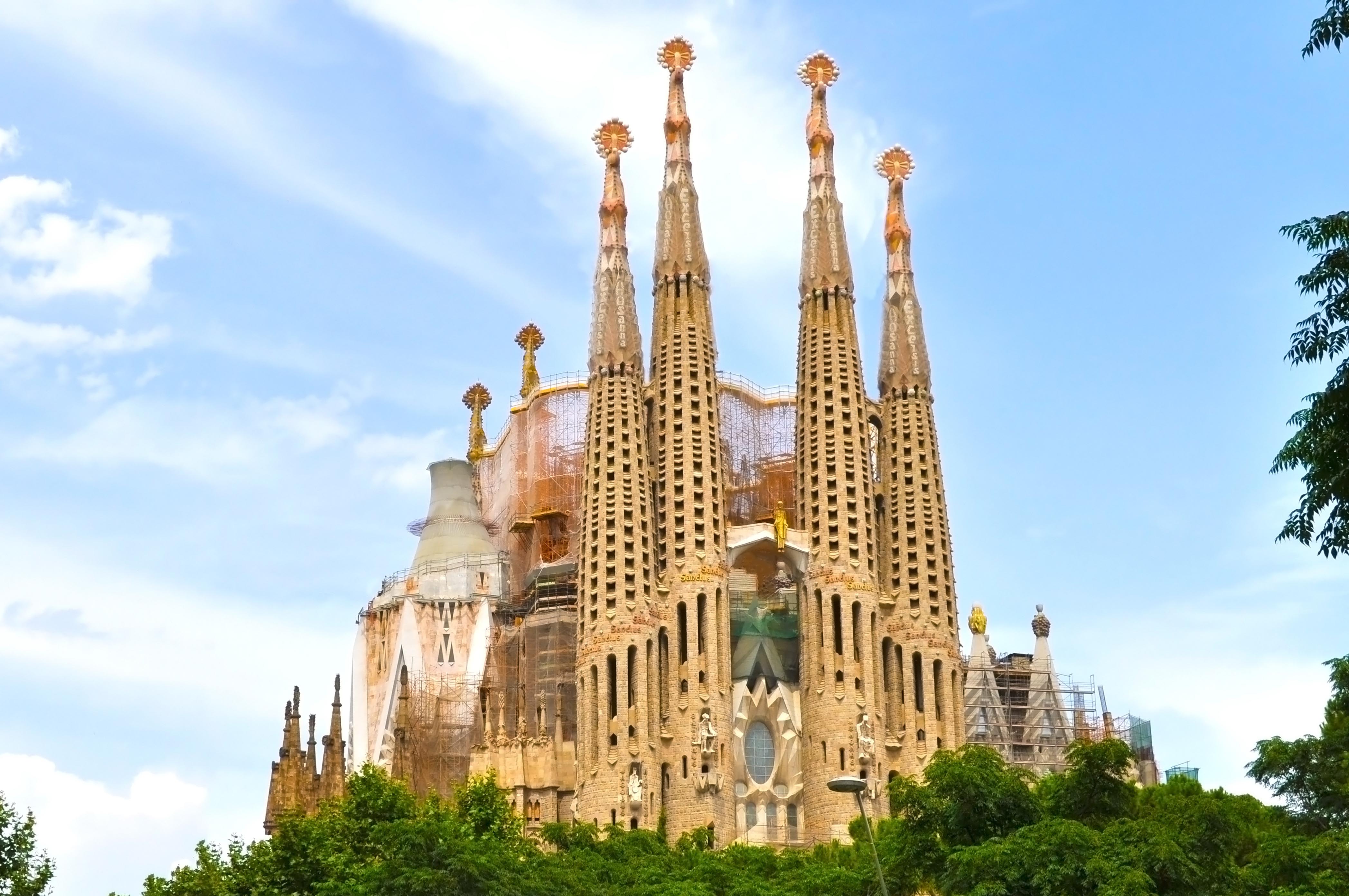 More information about "Η Sagrada Familia ολοκληρώνεται μετά από σχεδόν ενάμιση αιώνα – Η ιστορία του εμβληματικού ναού της Βαρκελώνης"
