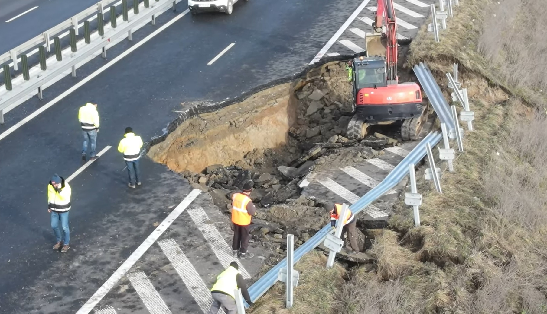More information about "Κατέρρευσε τμήμα του αυτοκινητόδρομου A10 Sebeș-Turda στη Ρουμανία"