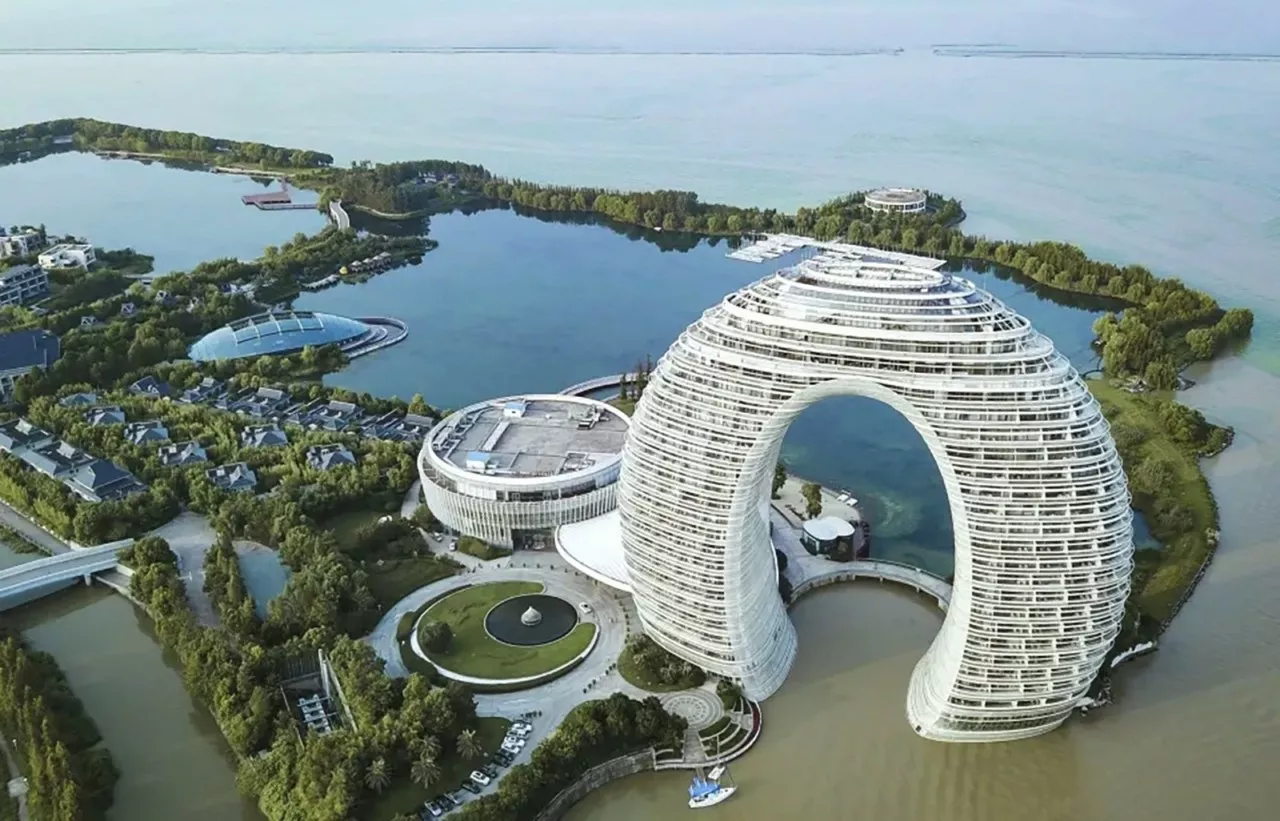 More information about "Sheraton Moon Hotel: Ένα κορυφαίο αρχιτεκτονικό κομψοτέχνημα στη λίμνη Nan Tai στην Κίνα"
