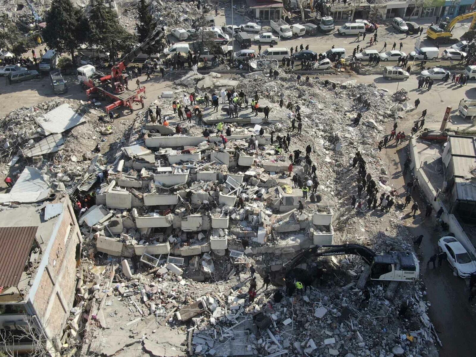 More information about "Σεισμός στην Τουρκία: Πέντε (5) εντυπωσιακές φωτογραφίες αποτυπώνουν τα σεισμο-τεκτονικά αίτια που συνετέλεσαν στη μεγάλη καταστροφή"