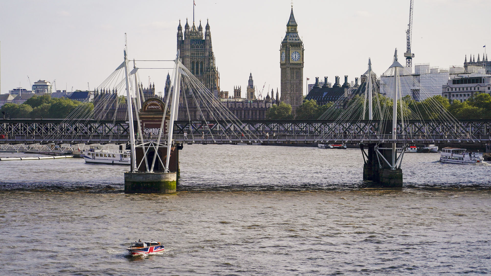 More information about "Προς εθνικοποίηση η Thames Water η μεγαλύτερη εταιρεία ύδρευσης της Βρετανίας"