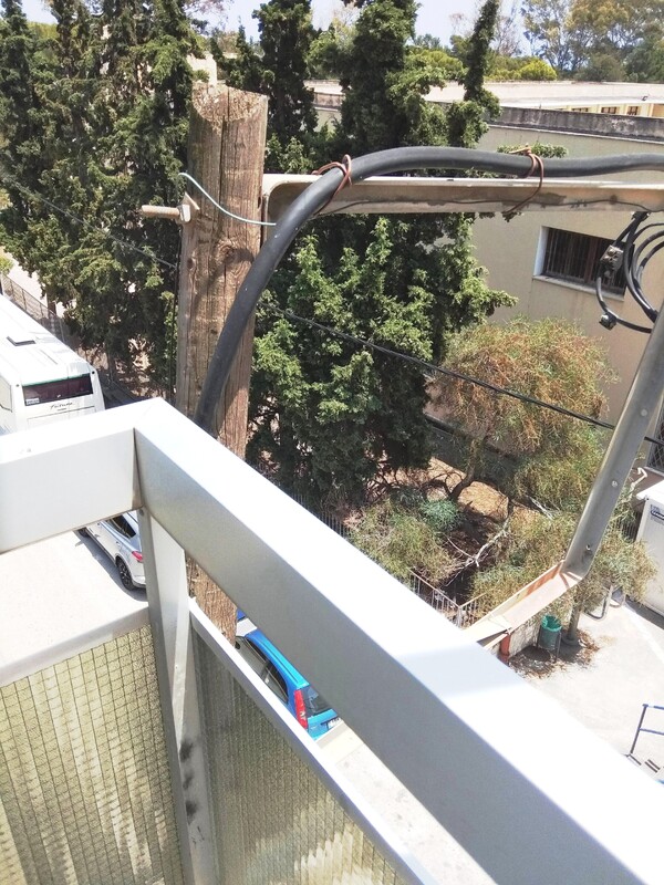 Επικίνδυνη κολόνα ΔΕΗ (1).jpg