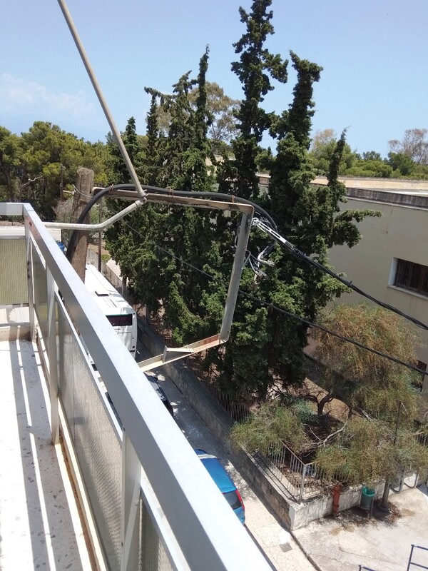 Επικίνδυνη κολόνα ΔΕΗ (8).jpg