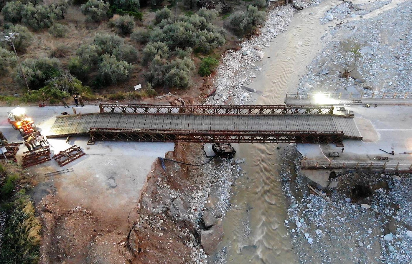 More information about "Κατασκευή γέφυρας τύπου Μπέλεϋ 30 μέτρων στα Καλά Νερά Μαγνησίας από την ΜΟΜΚΑ"