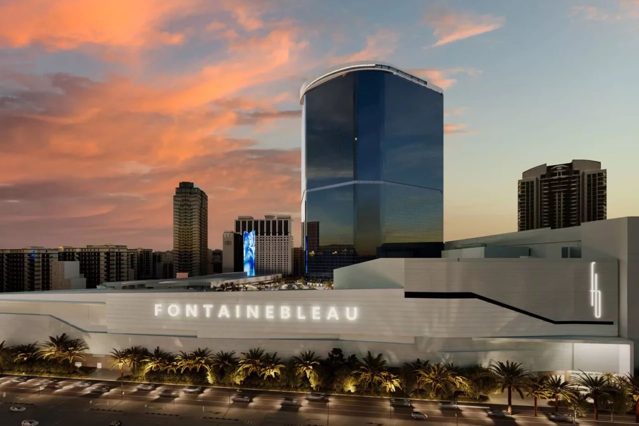 More information about "Fontainebleau Las Vegas: Το ξενοδοχείο που χρειάστηκε 20 χρόνια και 3,5 δισ. ευρώ για να ολοκληρωθεί"
