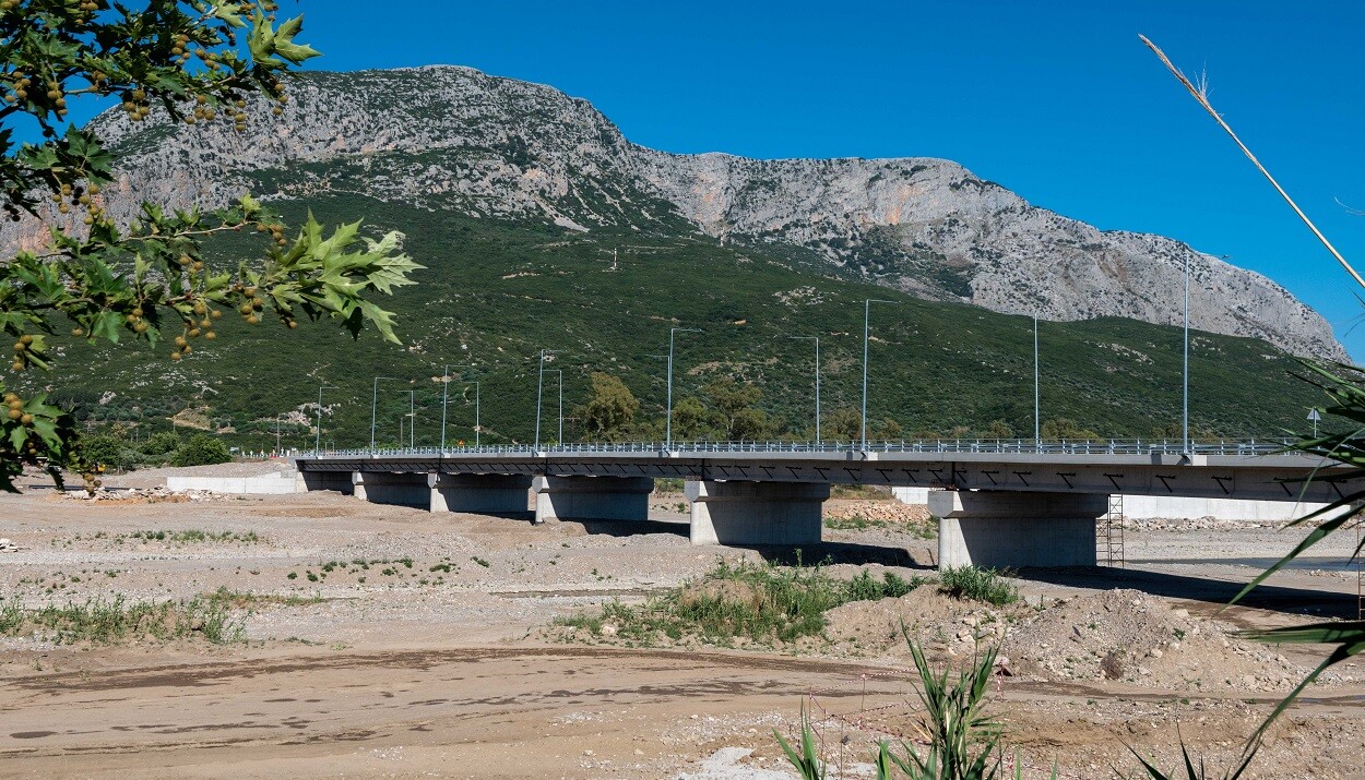 More information about "Παραδόθηκε στην κυκλοφορία η νέα Γέφυρα Ευήνου μήκους 242,7 μέτρων"