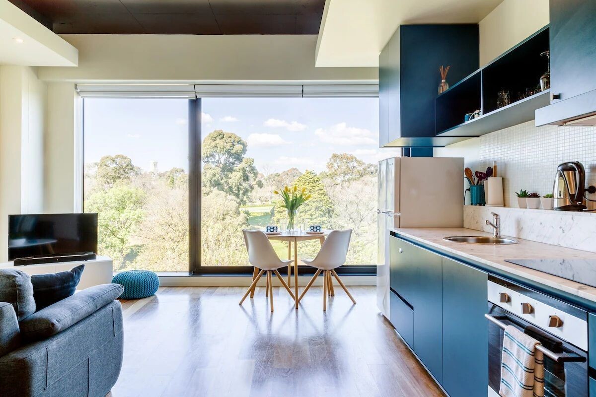 More information about "ΙΝΣΕΤΕ: Ιστορικά υψηλά για τα καταλύματα και τις κλίνες στην βραχυχρόνια μίσθωση"