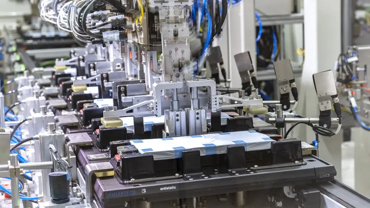 More information about "Ο όμιλος Volkswagen πρωτοπορεί με την κατασκευή κυψελών μπαταριών"