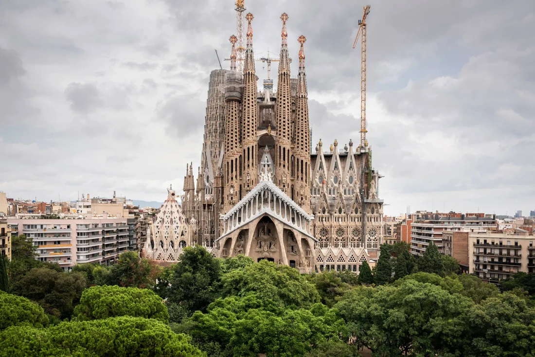 sagrada_familia_flckr-2018_12_0.thumb.webp.60b429c29069d486fd0ecccdb94f9c27.webp